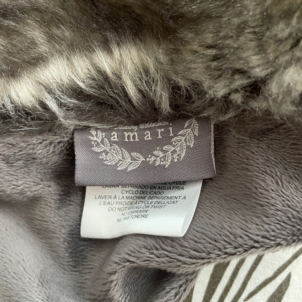 Luxury Collection Amari Faux Fur Lined Blanket soft throw 50” * 60” gray - Picture 3 of 7